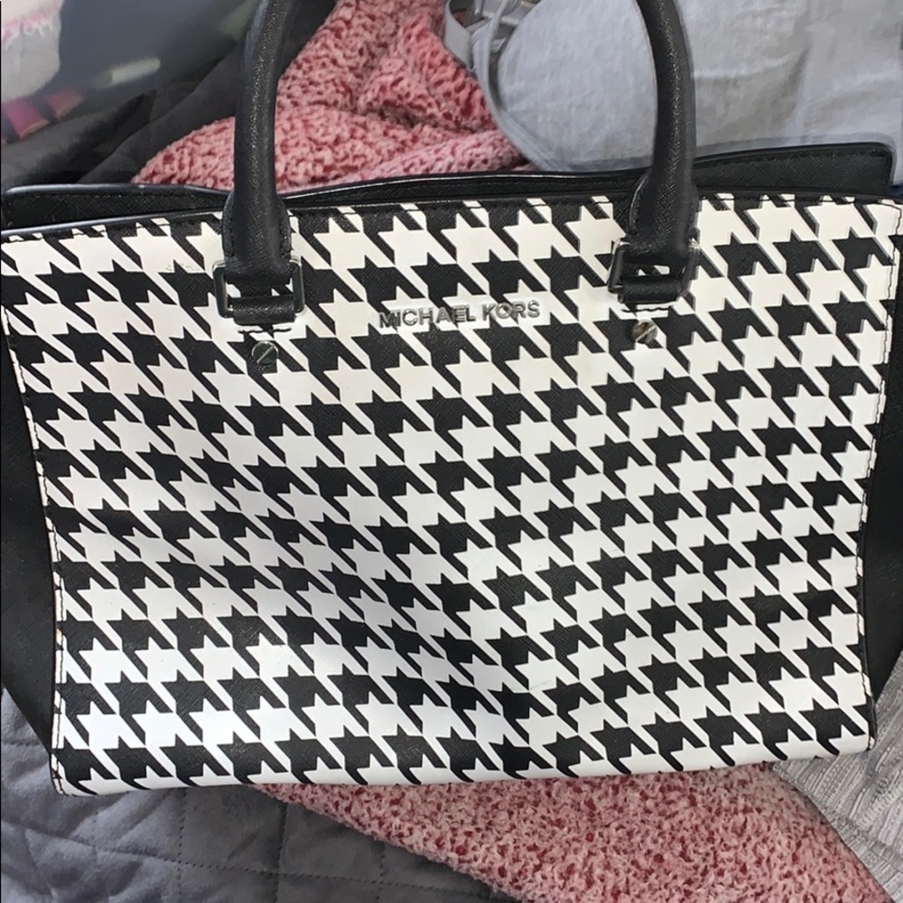 Michael Kors bag.. used. Good condition.